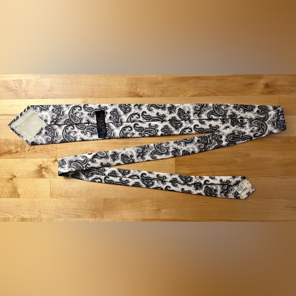 Gianni black and white tie